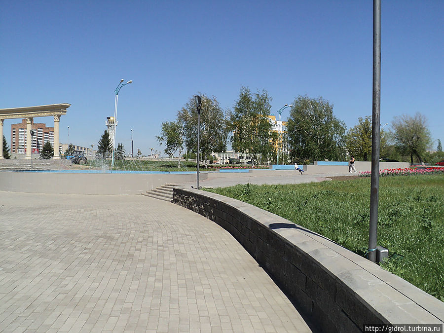 Аллеи Байтерека. Усть-Каменогорск, Казахстан