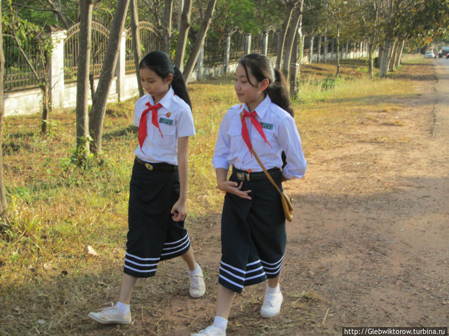 Прогулка около университета Дон Док Вьентьян, Лаос
