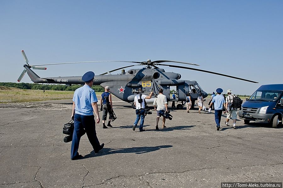 На этом красавце мы полетим на полигон...
* Воронеж, Россия