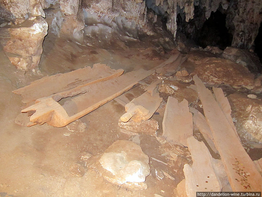 Пещера Нам Лод (Lodge cave, Nam Lod cave) Мае-Хонг-Сон, Таиланд