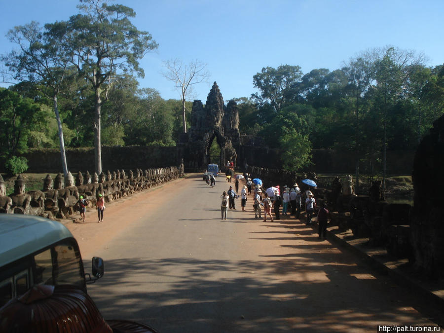 Автомобиль — хорошо и тук-тук — хорошо, а слон — лучше! Ангкор (столица государства кхмеров), Камбоджа