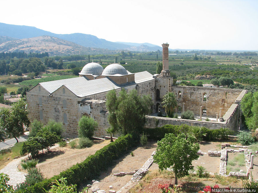 Вид на мечеть Сельчук, Турция