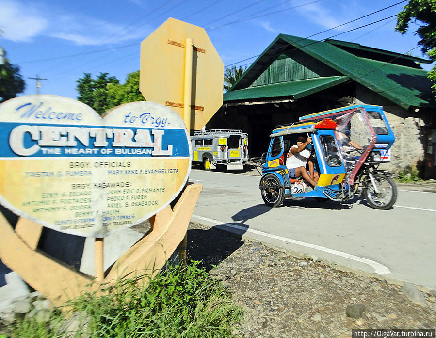 Вот такой милый и уютный городок Булусан, название которого означает «там, где течет вода», есть у подножия грозного вулкана Булусан, Филиппины