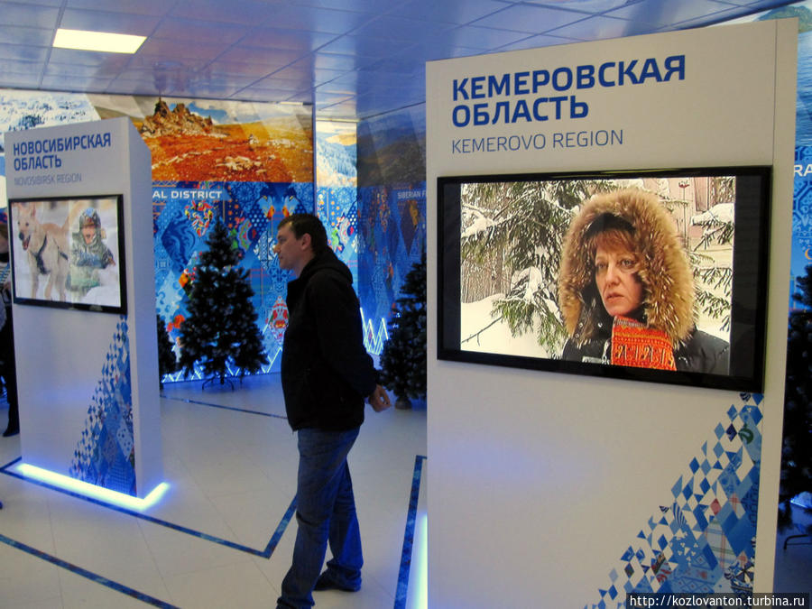 ...где многие экспонаты были представлены в виртуальном пространстве. Мне же, конечно, было интересно посмотреть на экспозицию родного Сибирского федерального округа.