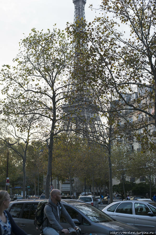 Вокруг Эйфелевой башни Париж, Франция