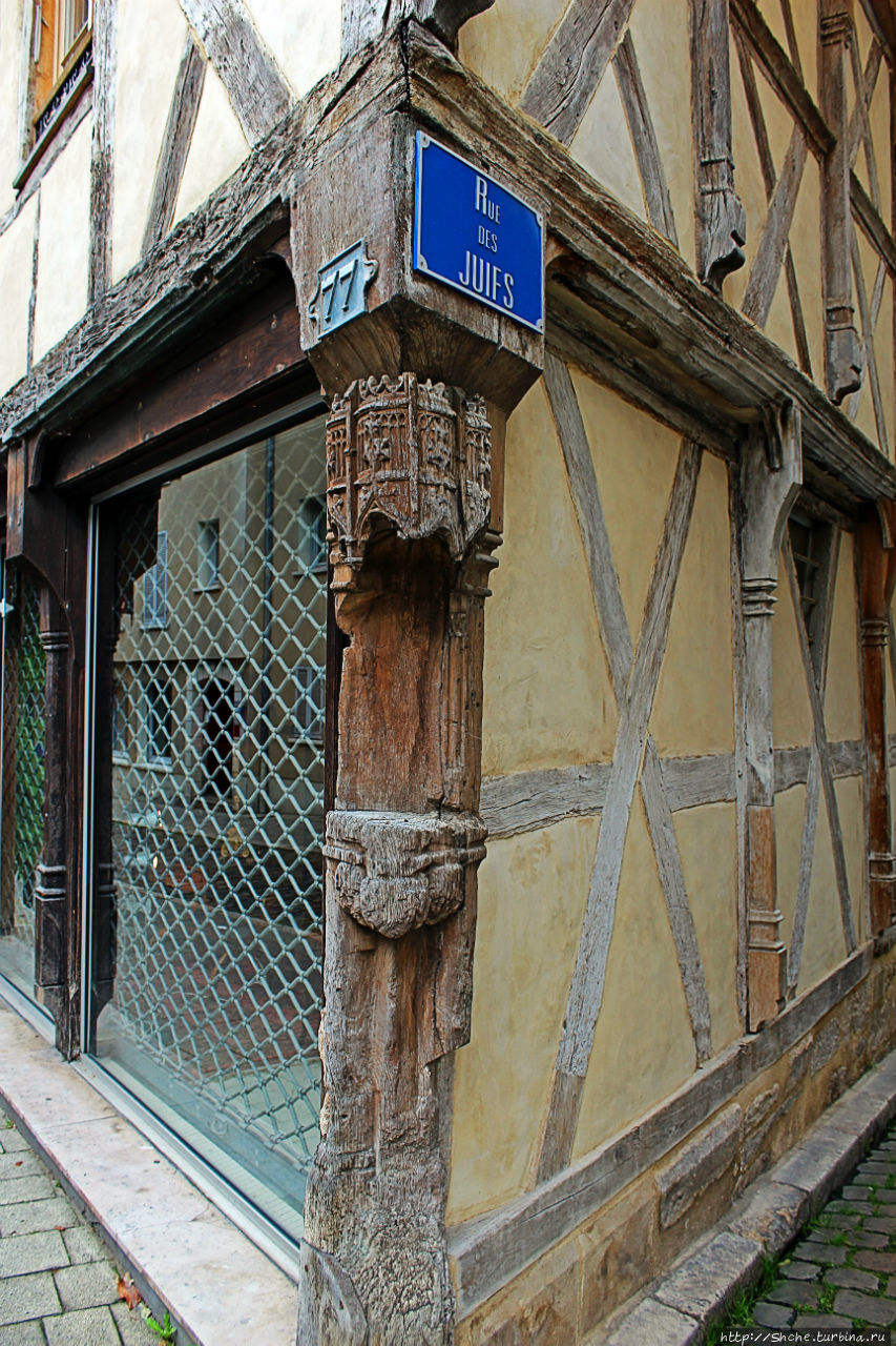 Бурж — любопытные факты на фоне старинных улиц Бурж, Франция
