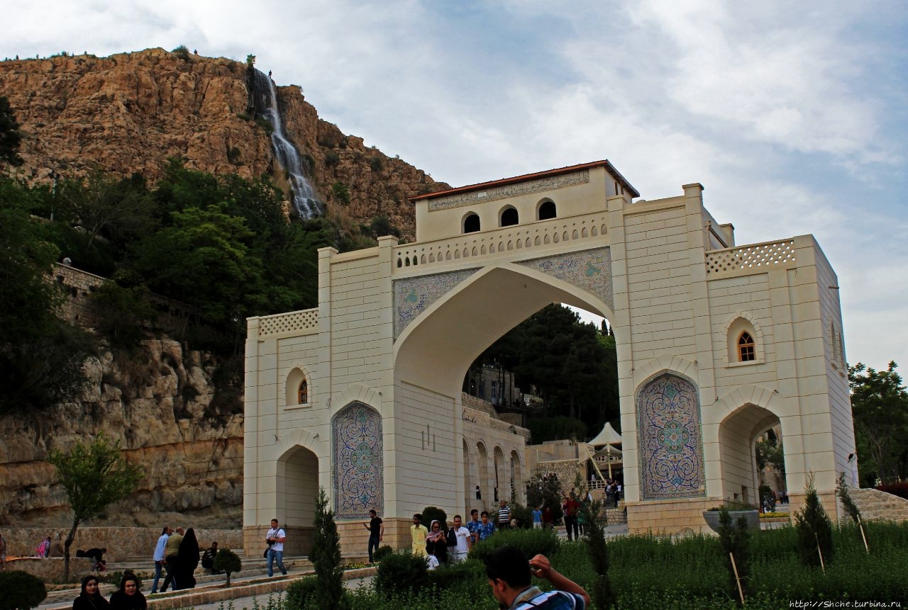 Шираз. Исторические Ворота Корана в каньоне Аллах Акбар