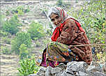 Это не кадр из фильма. Это непальская пожилая женщина-гурунг. Вот так, наверное, выглядит добрая Баба Яга из сказки