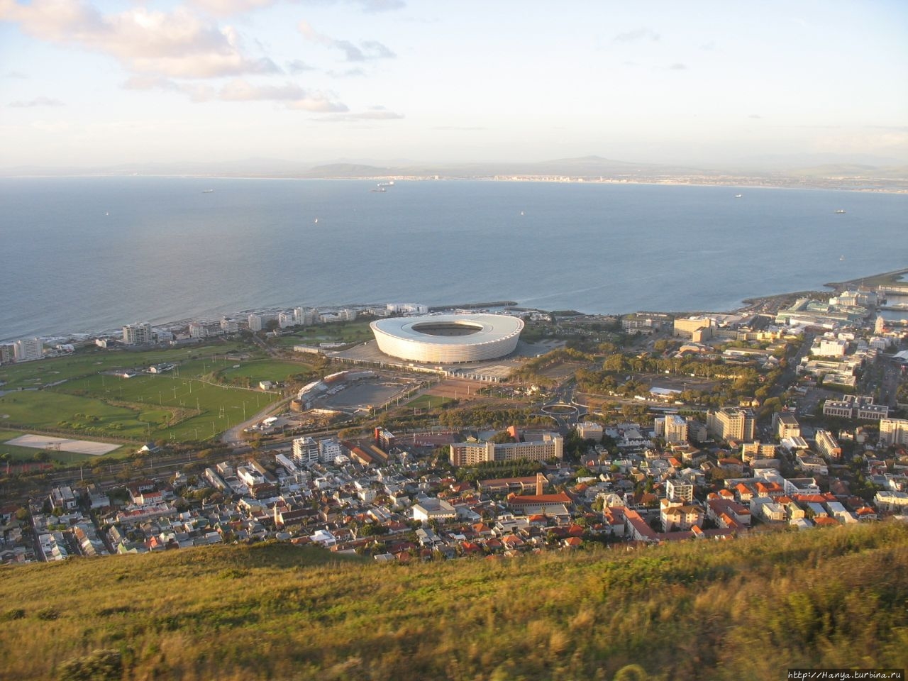 Сигнальный Холм и Полуденная пушка Кейптаун, ЮАР Сигнальный Холм и Полуденная пушка Кейптаун, ЮАР