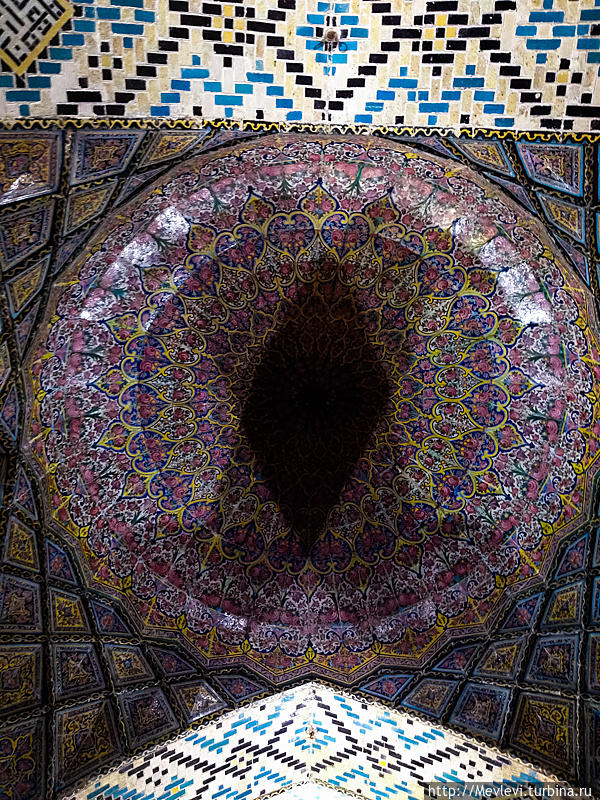 Мечеть Насир-оль-Мольк.