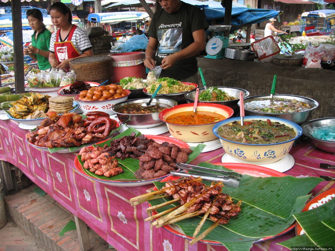 Утренний овощной рынок Луангпрабанга Луанг-Прабанг, Лаос