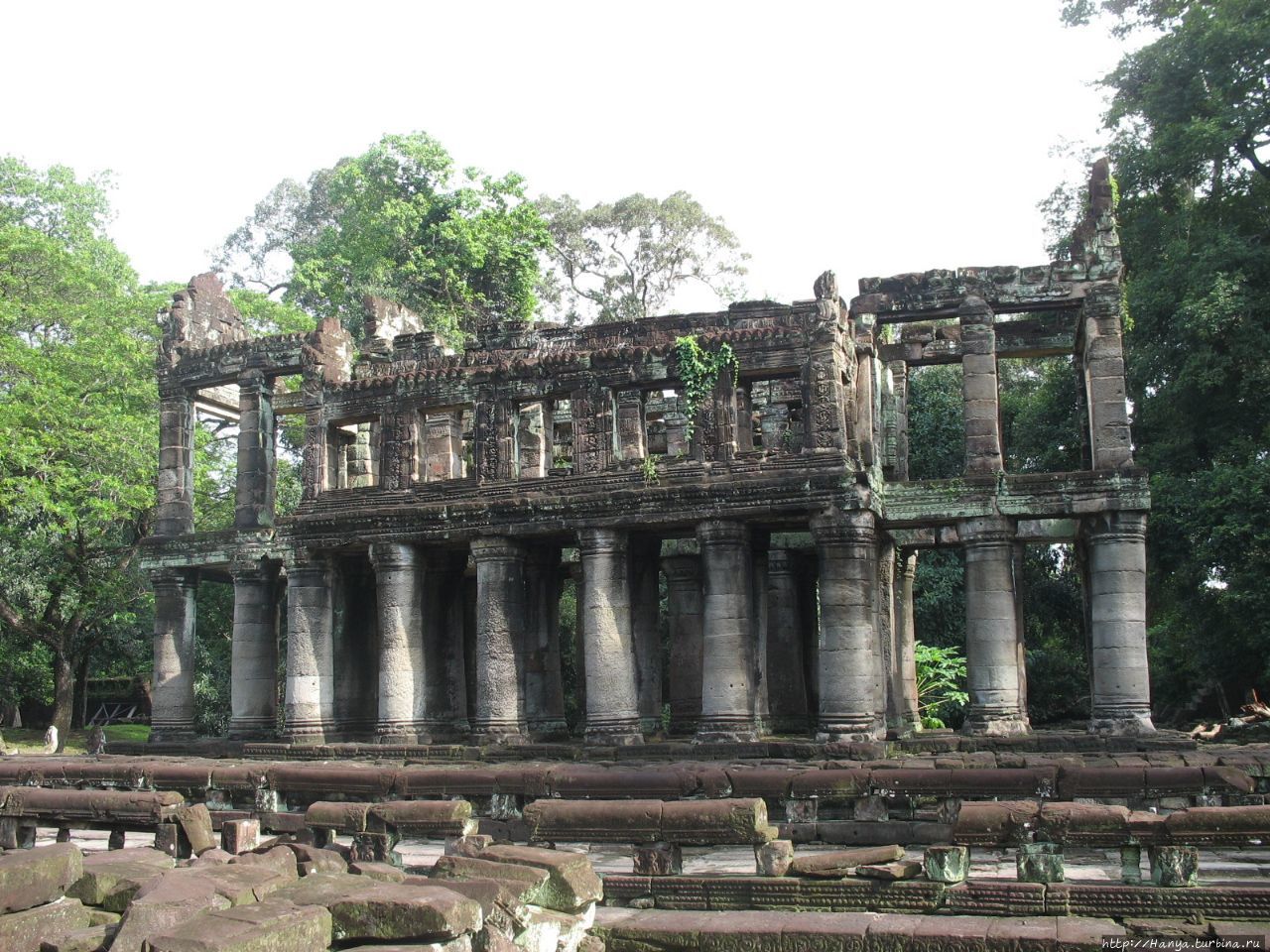 Предположительно зернохранилище на территории храмового комплекса Пре-Кхан Ангкор (столица государства кхмеров), Камбоджа