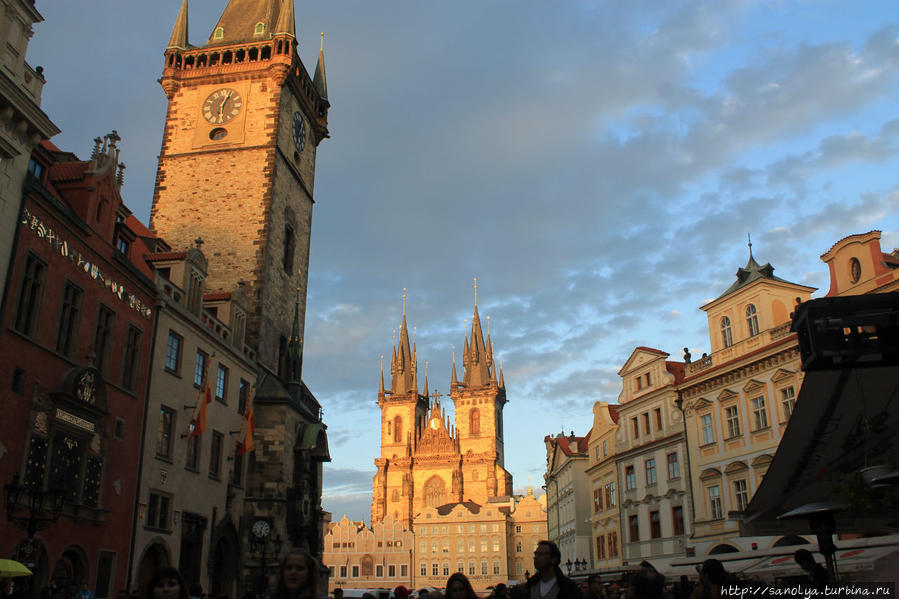ратуша и Тынский храм на Староместской площади Прага, Чехия