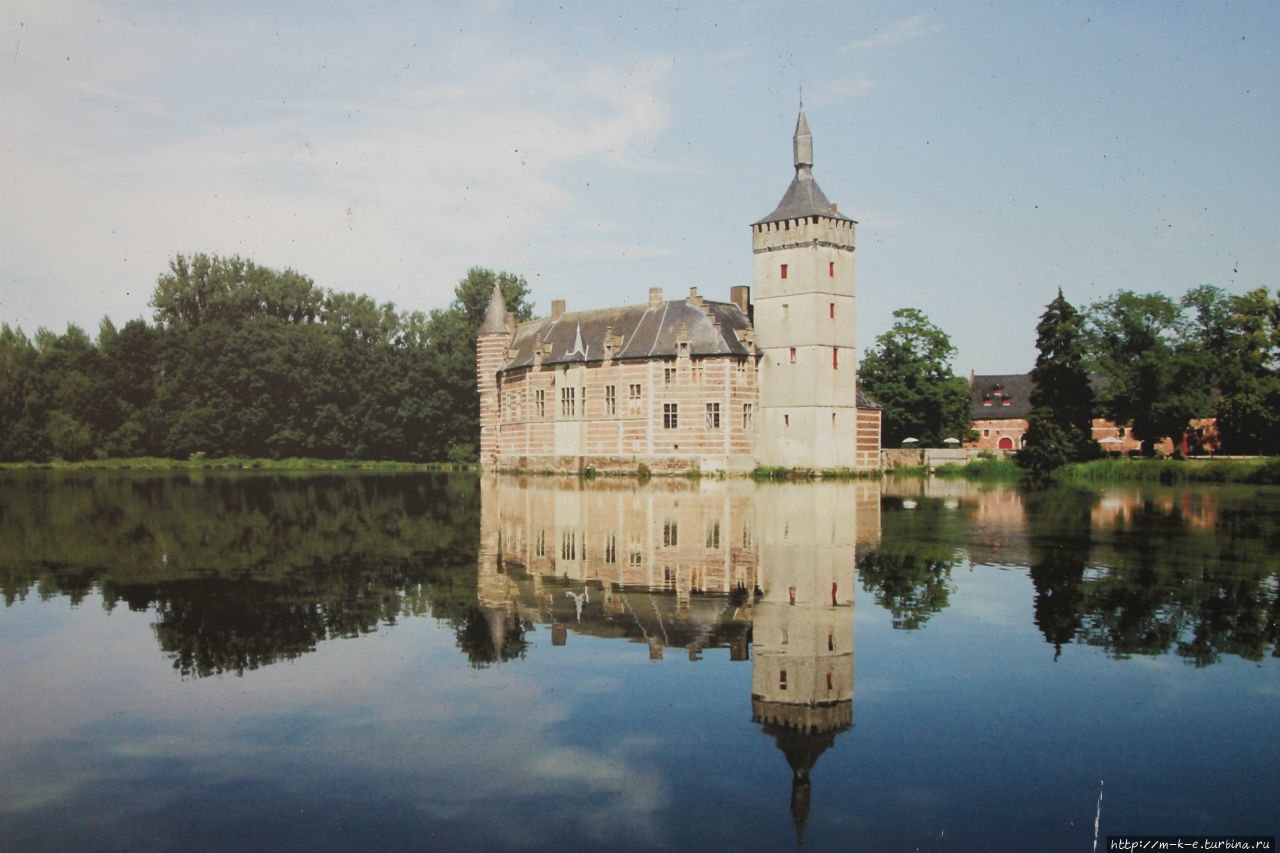 Замок Хорст - замок на озере