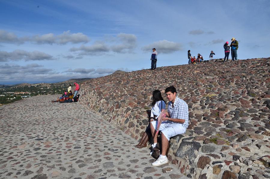 Кругосветка-2014. День 11-й. Пирамиды дель Соль и де ла Луна Теотиуакан пре-испанский город тольтеков, Мексика