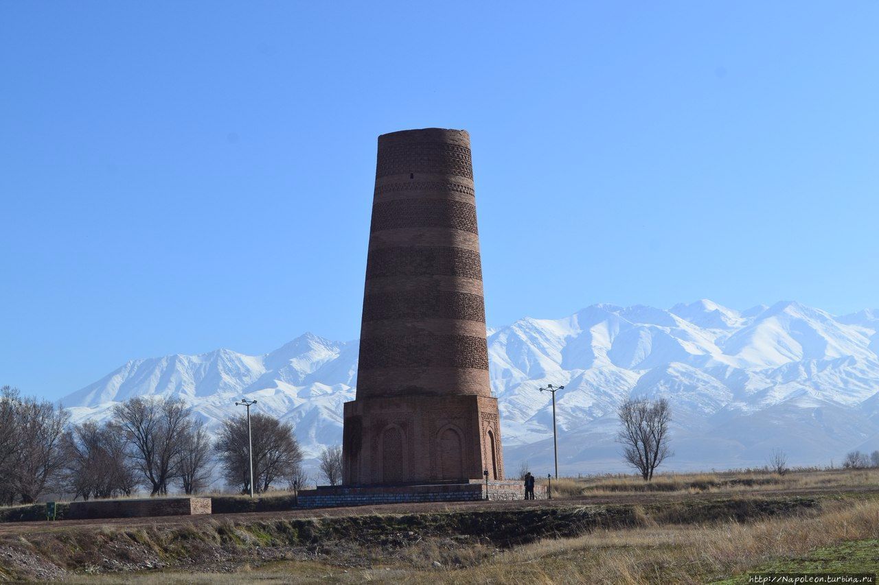 Баласагун. Башня Бурана Киргизия. Киргизия достопримечательности башня Бурана. Бурана Озгон. Башня Бурана Чуйская область.