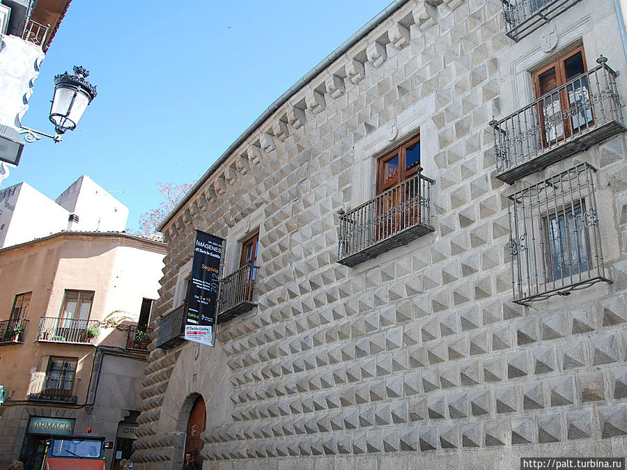 Дом с шипами: первая встреча Сеговия, Испания
