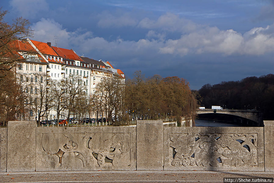 На берегах реки Изар (Isar) Мюнхен, Германия