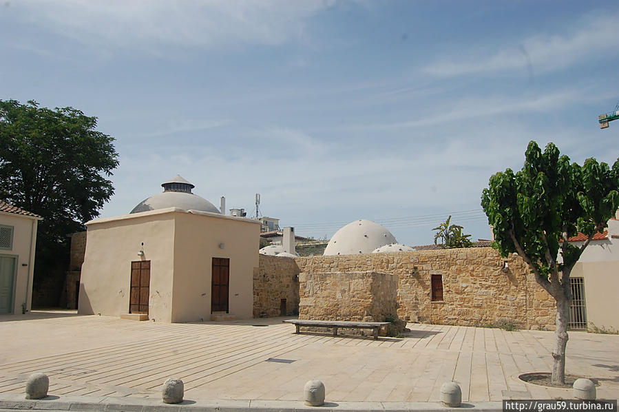 Бани Омерийе Никосия, Кипр