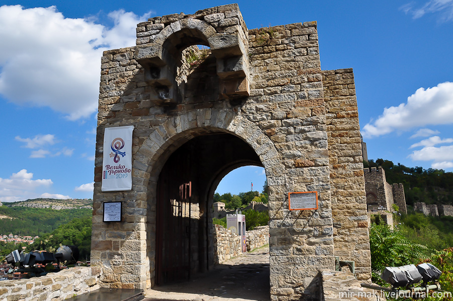 Крепостные ворота. Великое Тырново, Болгария