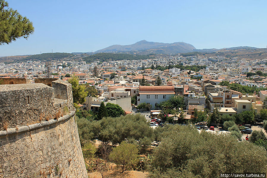 Вид на город с бастиона крепости Ретимно