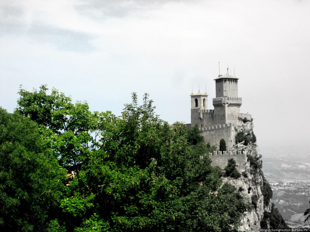 Черно-белый взгляд на три башни Сан-Марино, Сан-Марино