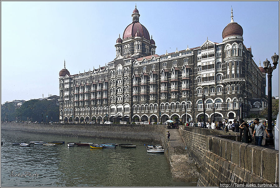 Отель расположен на набережной Аполлона, где очень любят прогуливаться иностранные гости...
* Мумбаи, Индия