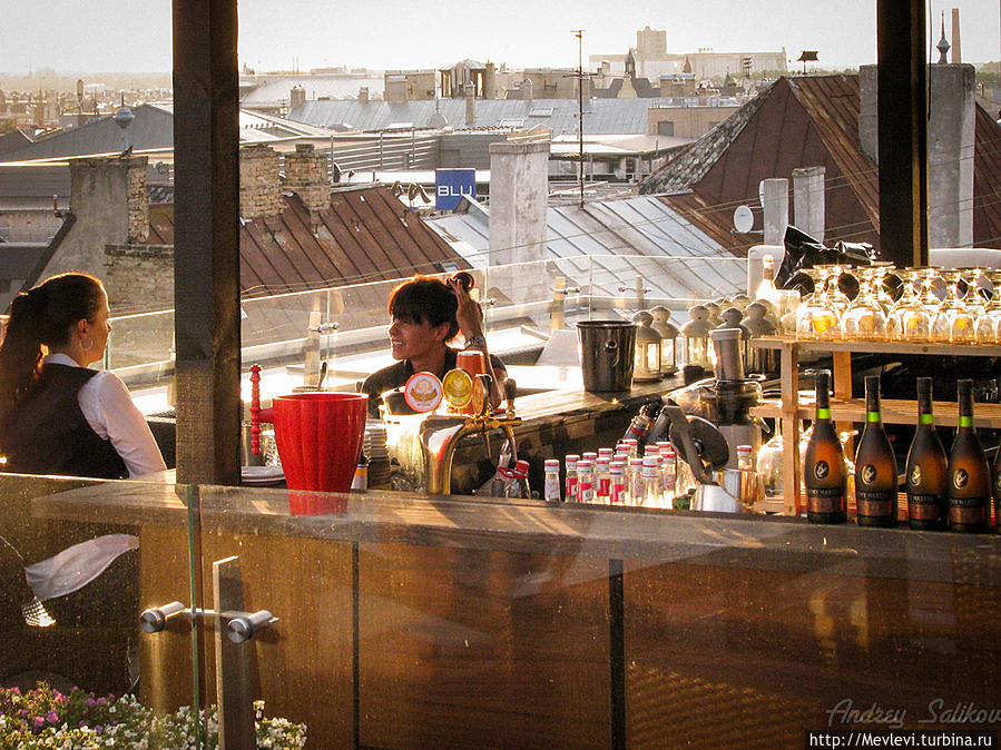 Красочный закат над романтичной Ригой Рига, Латвия