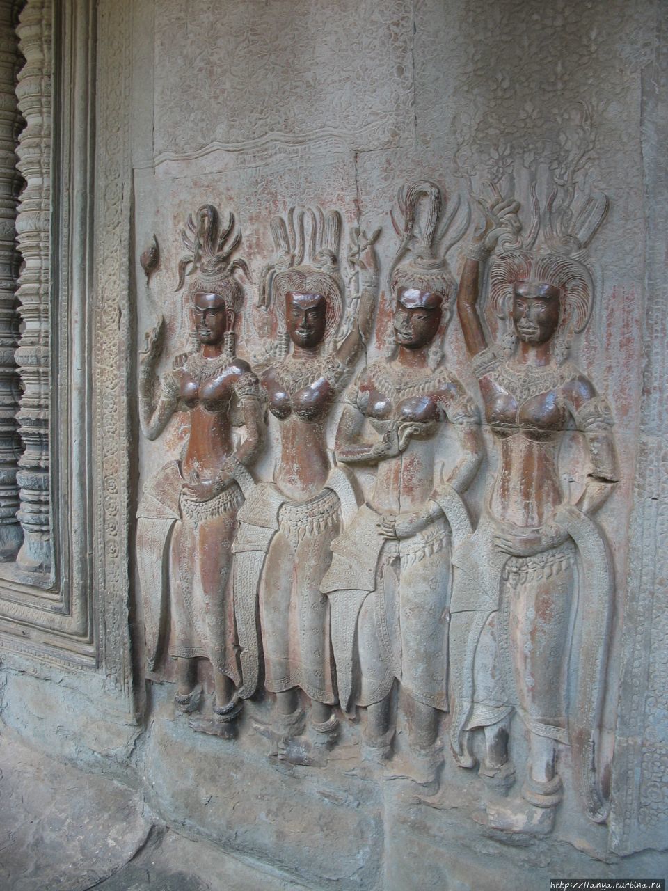 Небесные танцовщицы апсара в Ангкор Вате