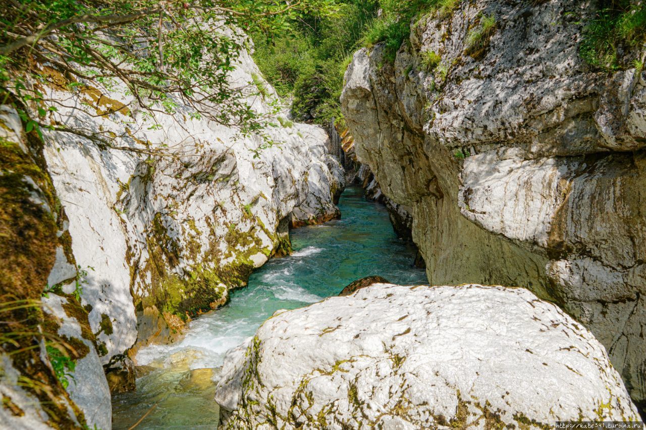 Сочная река Соча и смешной автопоезд Кобарид, Словения
