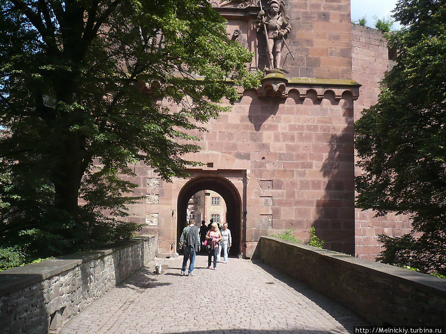 Прогулка по руинам старого замка Гейдельберг, Германия