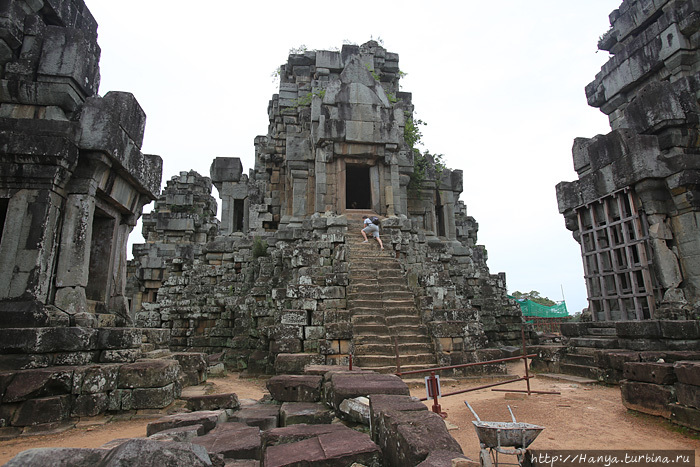 Храм Та Кео. Лесница, ведущая к центральной башне. Фото из интернета
