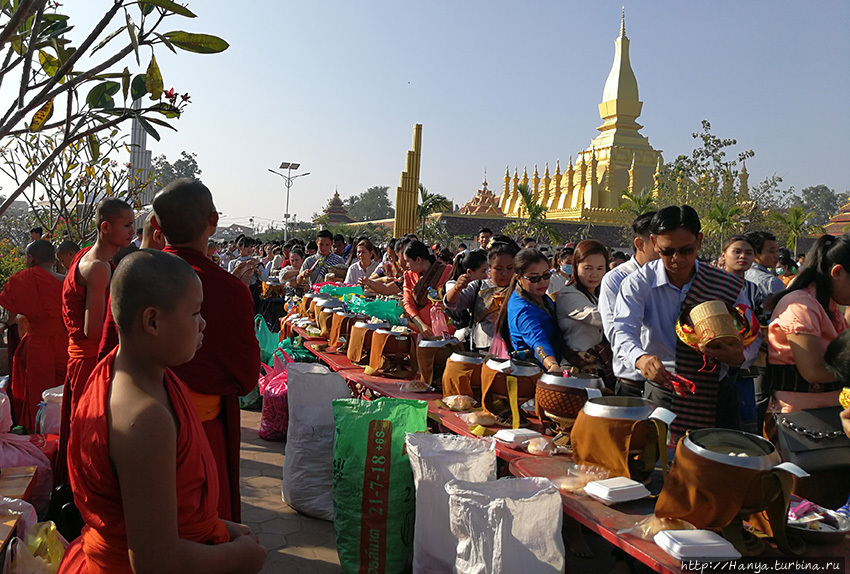 Ват Тхат Луанг Вьентьян, Лаос
