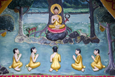 Тимпан Сима Монастыря Открытого Сердца Ват Ахам. Фронтон здания Сима, отражающий сцену обучения Буддой учеников. Фото из интернета