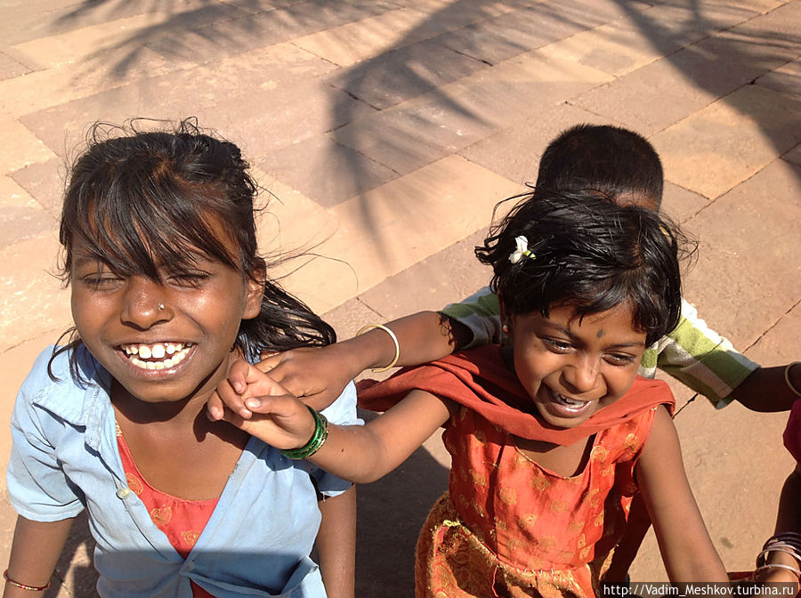 Счастливые индийские дети Штат Карнатака, Индия