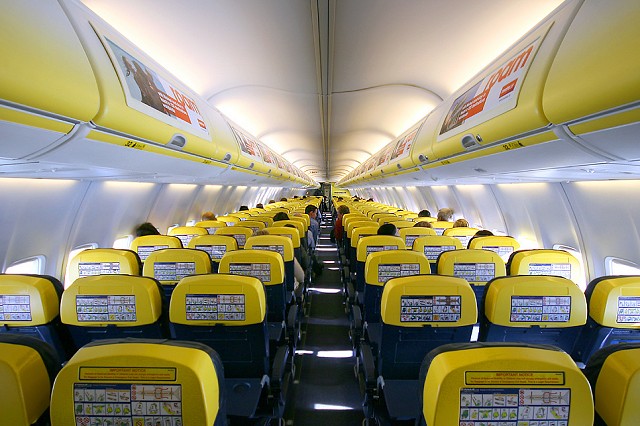 В салоне самолета Ryanair
