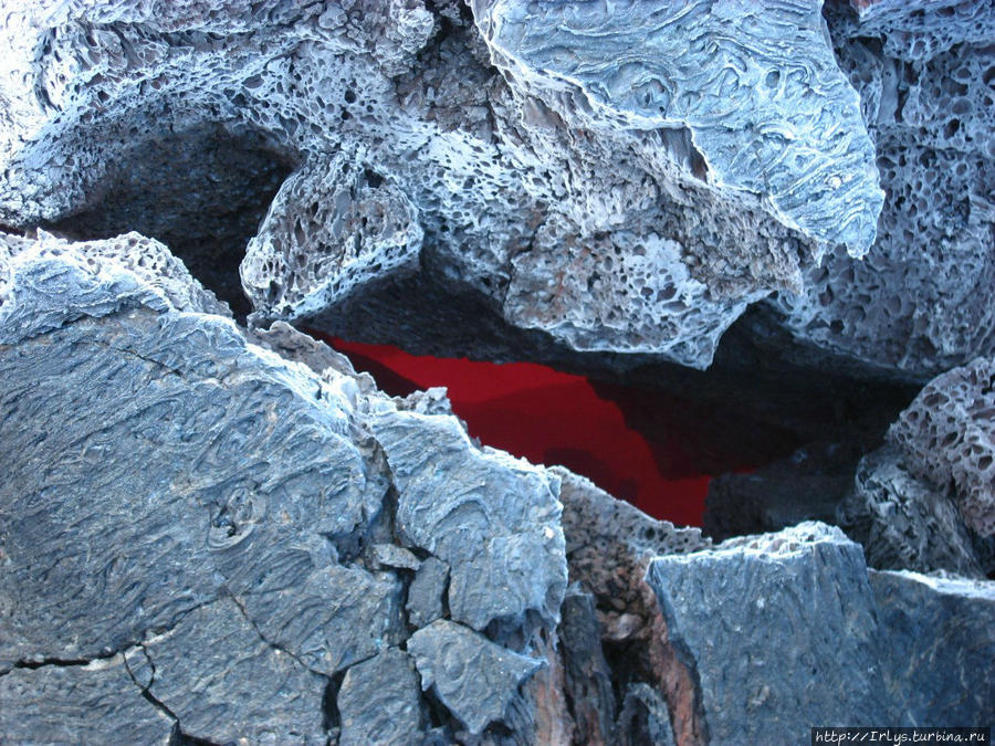 раскаленная лава Толбачинский дол (вулкан Острый Толбачик 3682м), Россия