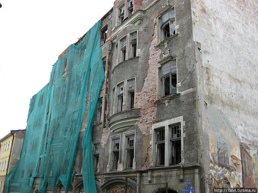 Дом книготорговца Виктора Говинга (Ховинга) на Крепостной улице, был построен в 1903–1904 годах по проекту знаменитого финского архитектора Карла Хорда Сегерстадта в стиле северный модерн.
Частная собственность.