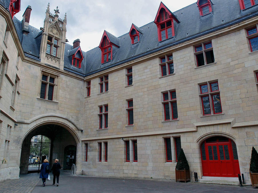 На улице Фигов Париж, Франция