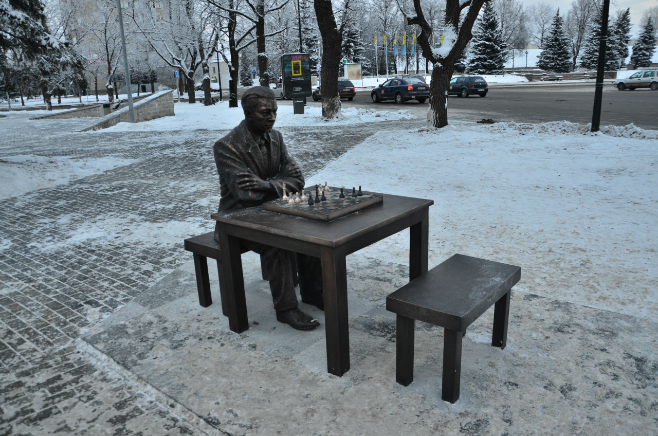 Памятник Паулю Кересу / Paul Keresi mälestusmärk