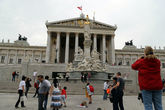 Здание Австрийского парламента,в парламенте с 1918 года и до сегодняшнего дня заседает национальный и федеральный советы парламента Австрии