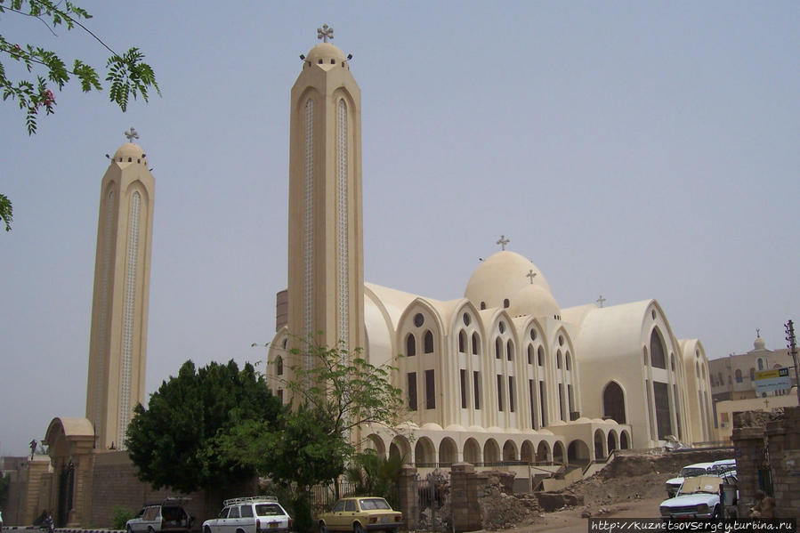 Коптский православный собор Архангела Михаила Асуан, Египет