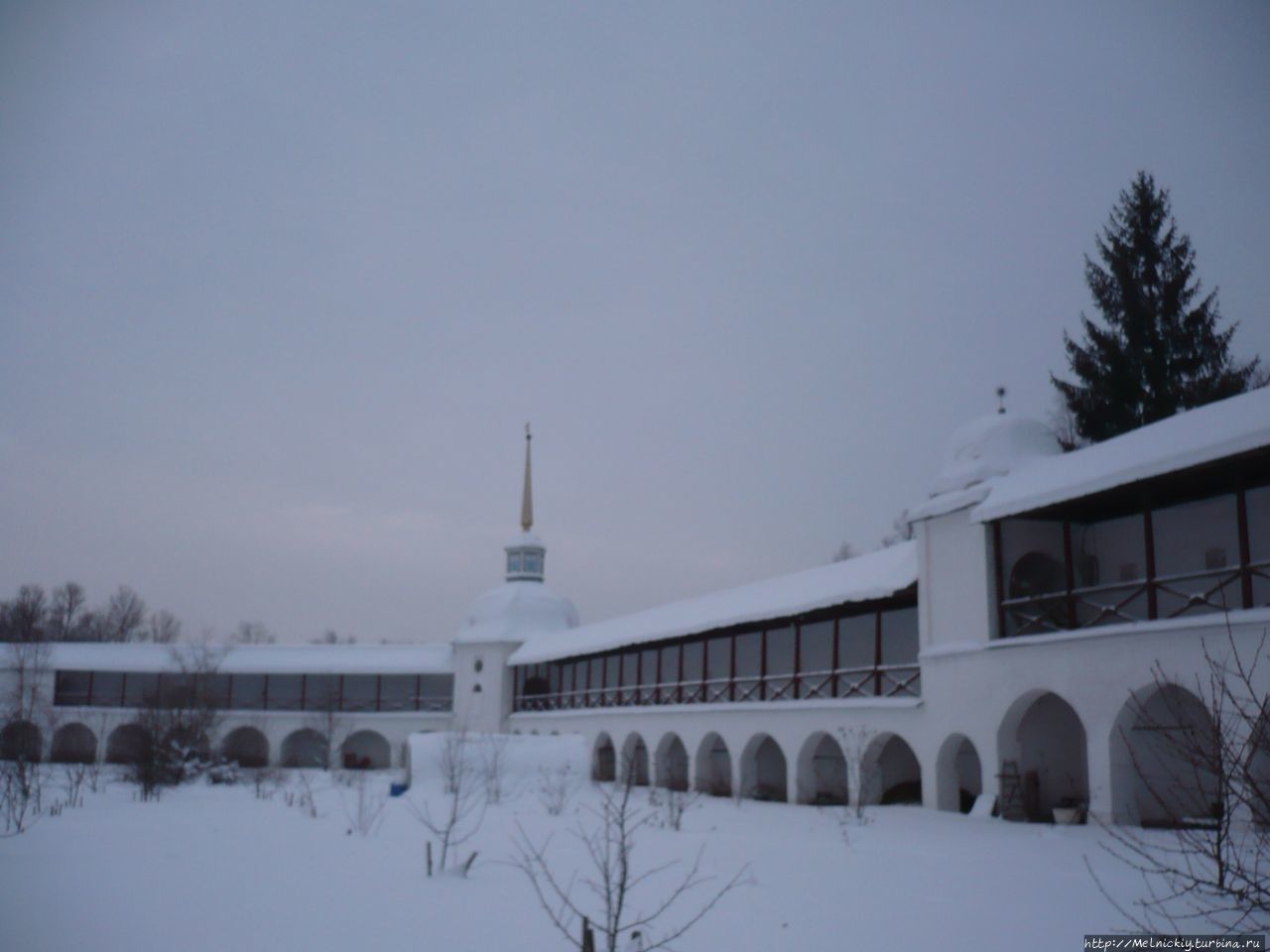 Зима в Тихвинском Богородичном Успенском монастыре Тихвин, Россия