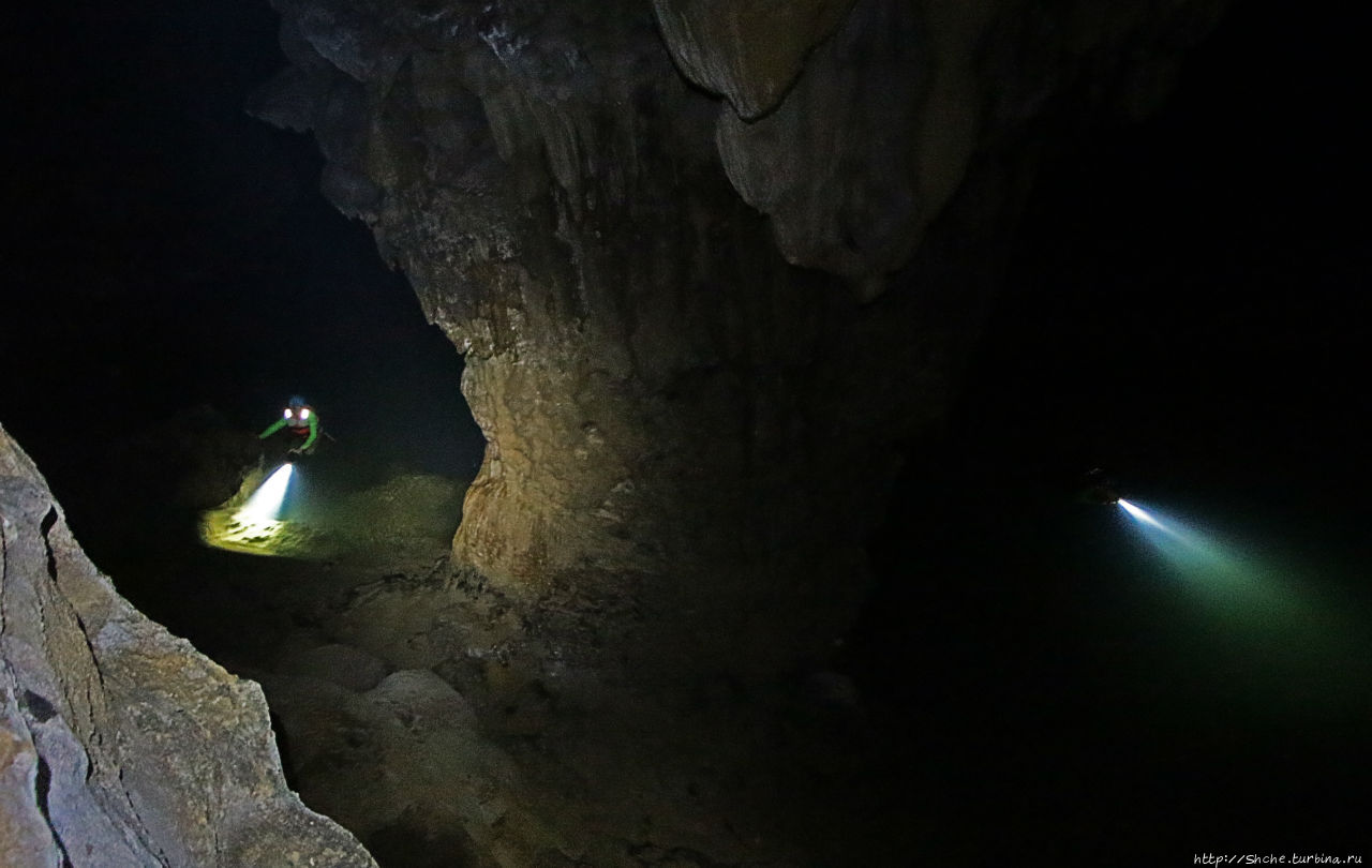 Полые скалы Вьетнама Ken Cave — по стопам National Geografic Фонгня-Кебанг Национальный Парк, Вьетнам