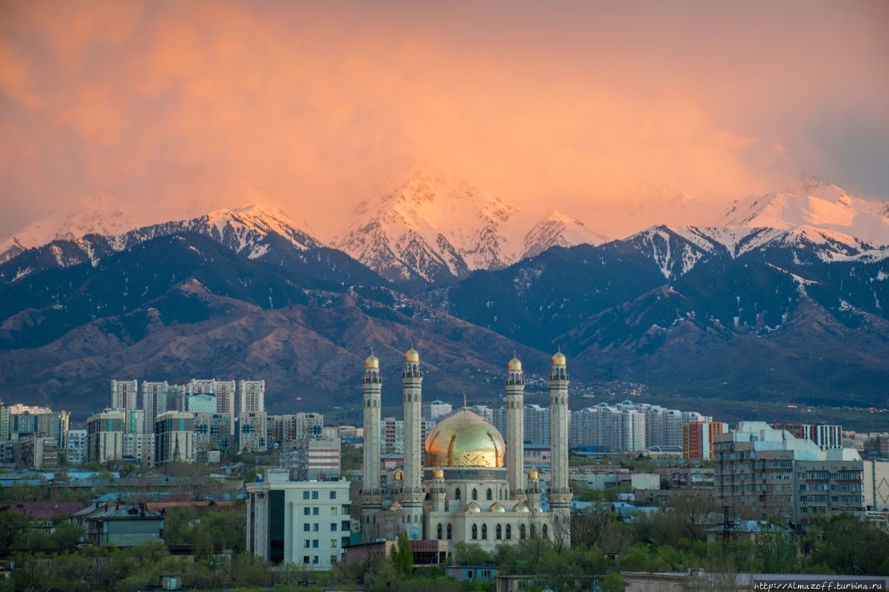 Горный Казахстан вид из окна
