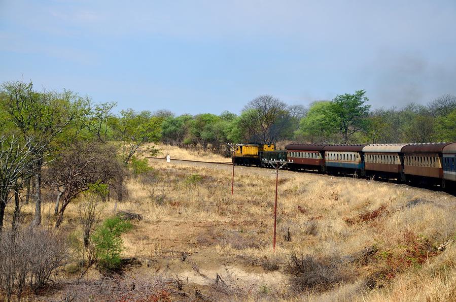 Туристический поезд везет также и уголь :) Булавайо, Зимбабве