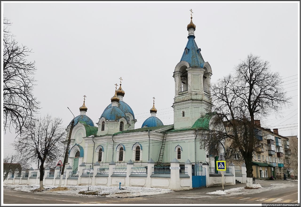 Церковь Вознесения Господня была основана не позже начала XVIII века. Согласно записям, Вознесенская церковь являлась приходской для семьи Шелиховых.   
Нынешний храм Вознесения Господня был построен «тщанием купцов: Ивана Стефановича Деменкова, Никифора Гавриловича Каменева на проценты со вклада коммерции советника Григория Ивановича Шелихова и на пожертвования храмостроителей и других благотворителей» в 1866 г. русским архитектором немецкого происхождения Эдуардом Карловичем Левенштерном. Рыльск, Россия