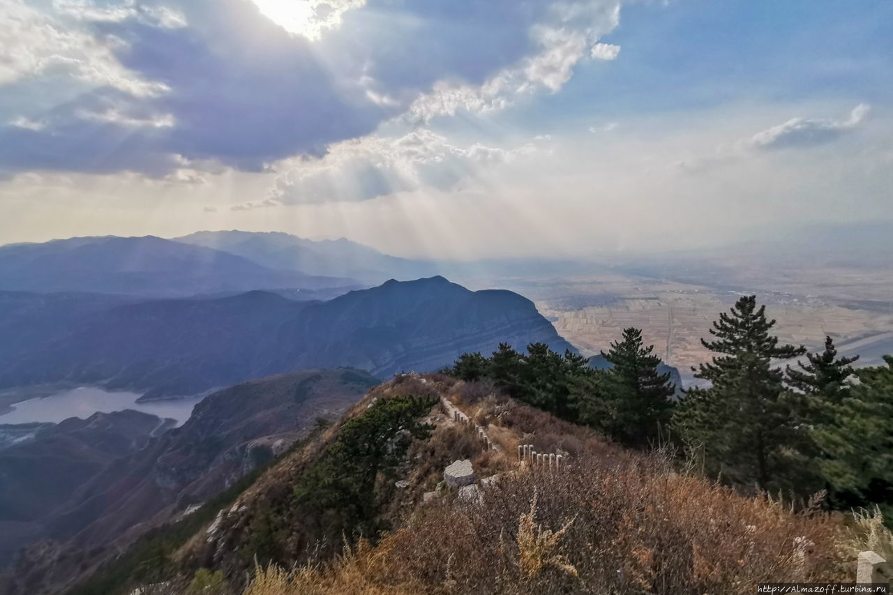 Одна из пяти священных даосских гор Китая - гора Хэншань