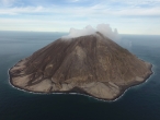 Фото из интернета. 
Остров  Райкоке  после извержения.