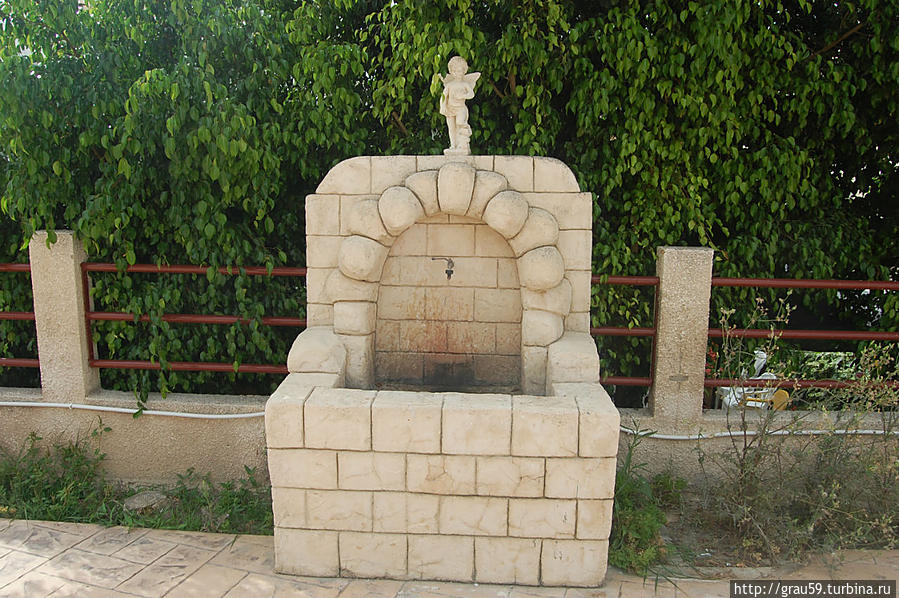 Возле храма Сявтого Николая, Ларнака Кипр